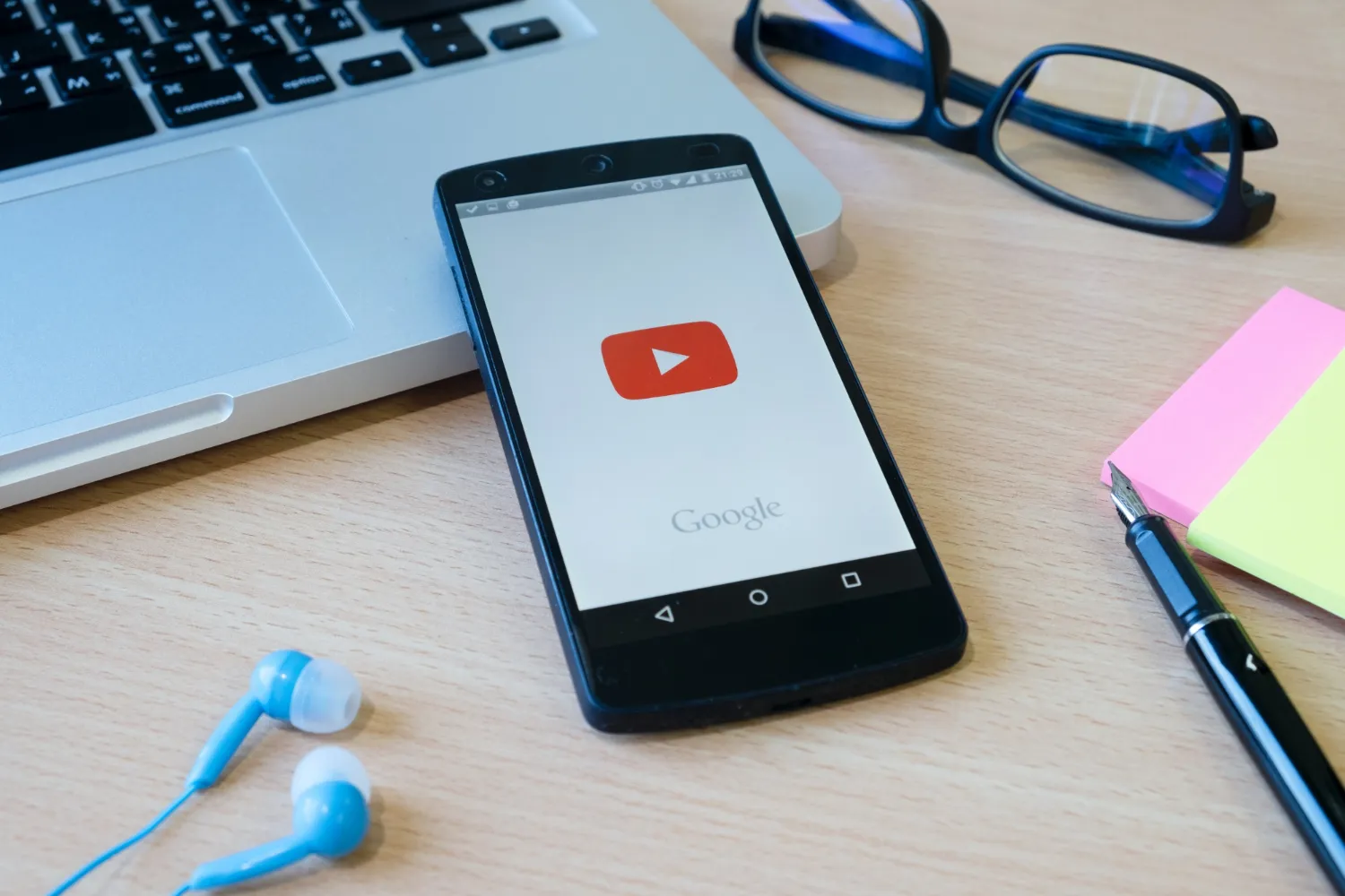 Mobile Se YouTube Channel Kaise Banaye – 2025 Complete Guide